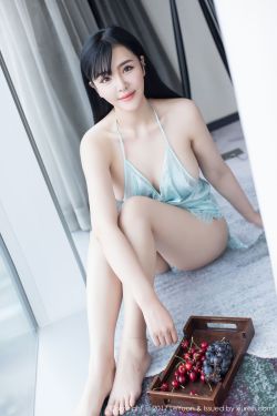 美女拖裤子